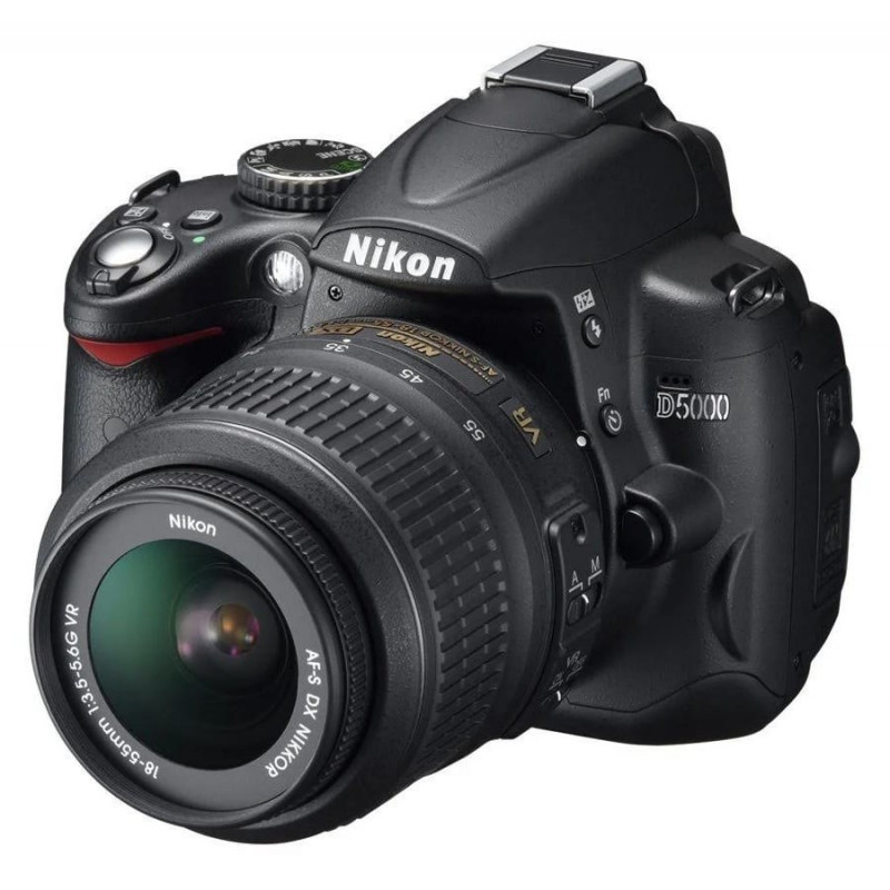 Nikon D5000 - Appareil photo numérique - Reflex - 12.3 MP - APS-C - 720 p - 11.1x zoom optique objectif AF-S DX 18-200 mm